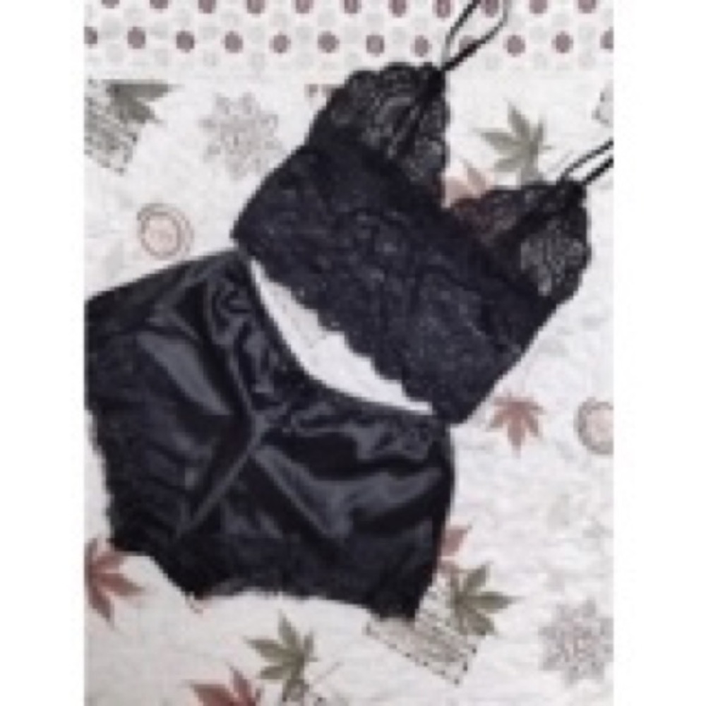 Women’s black lace lounge set